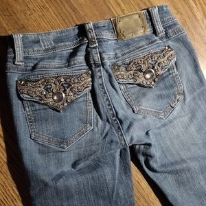 LA Idol Embellished Capri Jeans